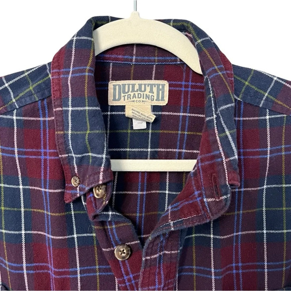 Duluth Trading Co Plaid Flannel Button Front Shirt Burgundy Navy Men’s Medium - Picture 3 of 5
